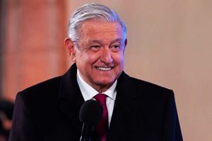 AMLO: 'No están de más las caricias para superar el Covid'