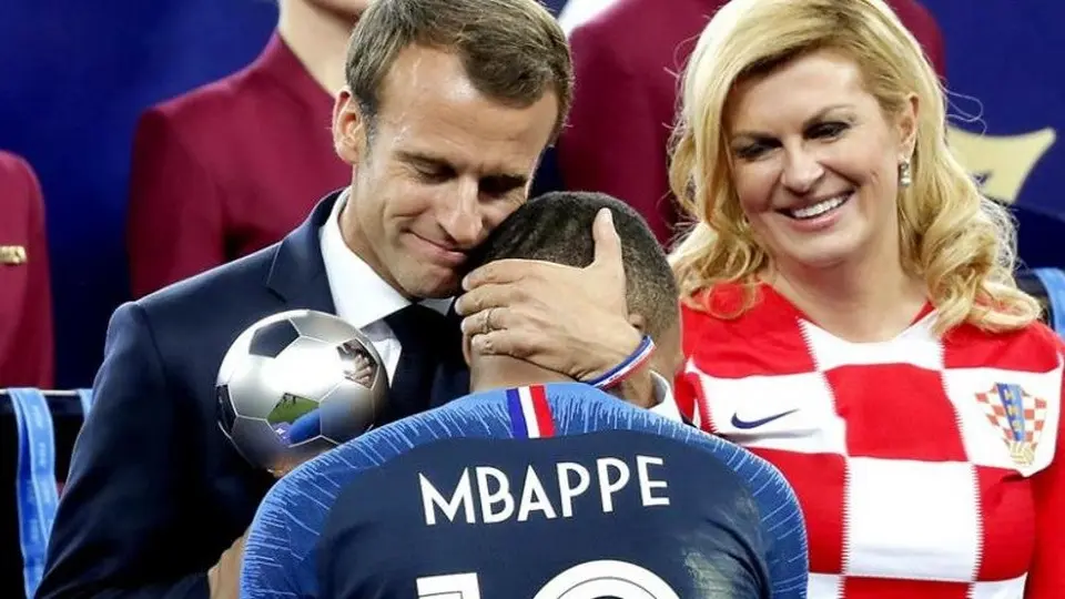 Macron reveló haber aconsejado a Mbappé antes de renovar con el PSG: 'Mi papel es defender el país'