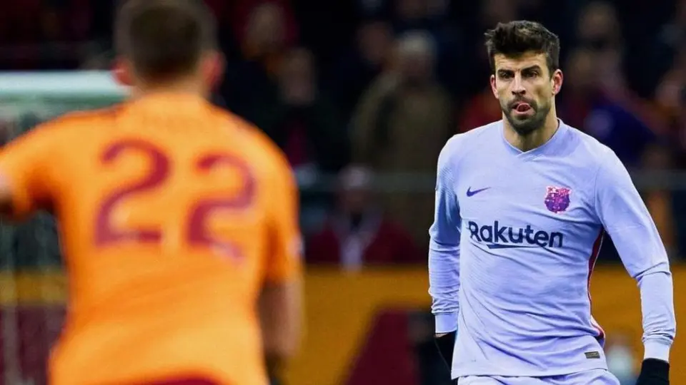Barcelona: Xavi le comunicó a Piqué que no entra en sus planes; informó prensa española