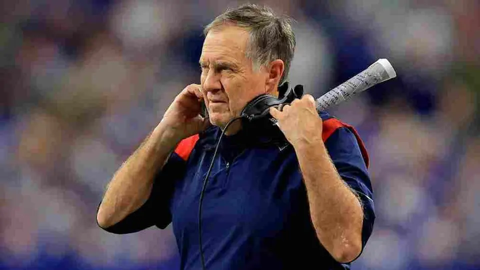 NFL: Bill Belichick seguirá entrenando a los Patriots a los 70 años