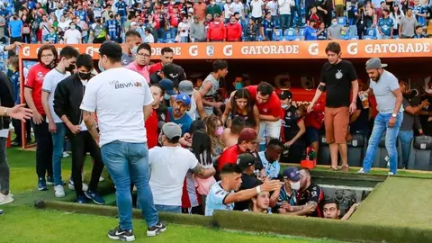 Querétaro vs Atlas: Aficionada narró su salida del estadio durante la campal