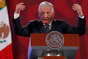 AMLO: 'Criticar que se vendieron tlayudas en el AIFA es un acto de clasismo y racismo'