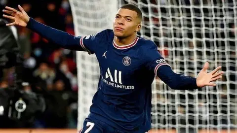 Kylian Mbappé: Aseguró su permanencia en el PSG hasta final de temporada