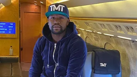 Fan de Floyd Mayweather reaccionó de manera extraña tras encontrárselo en Dubái