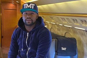 Fan de Floyd Mayweather reaccionó de manera extraña tras encontrárselo en Dubái