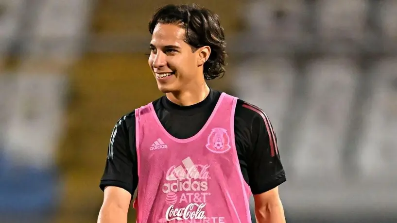 Diego Lainez: Fue 'victima' de sus compañeros del Tri mientras mandaba un saludo