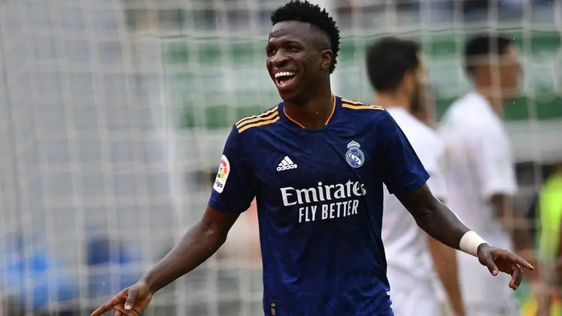 Real Madrid vs Barcelona: Jersey de Vini Jr., 'el rey' de los aparadores