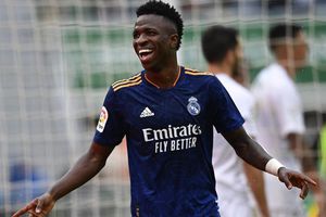 Real Madrid vs Barcelona: Jersey de Vini Jr., 'el rey' de los aparadores