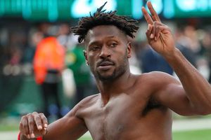 Antonio Brown: 'No renuncié, me corrieron; Me sacaron como a un animal'