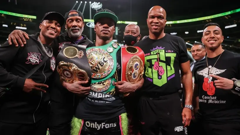 Spence Jr venció por nocaut a Ugás en pelea de unificación en el peso Welter