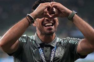 Brasil: DT del Palmeiras confunde equipo con nombre de un banco