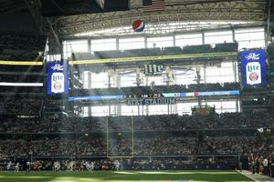 Cowboys: Aficionados explotaron contra su equipo y lanzaron objetos al campo