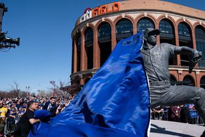 Mets: Develaron estatua de Tom Seaver en Citi Field en Nueva York