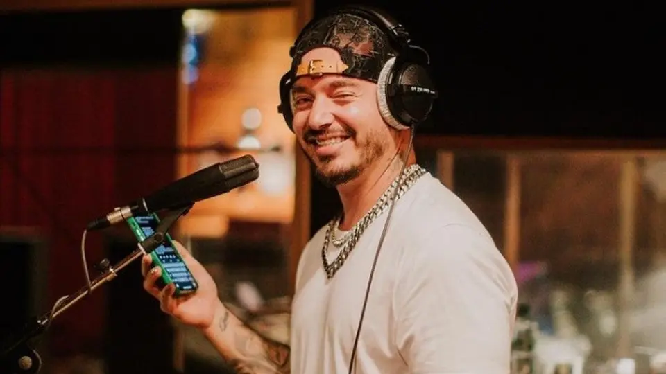 J Balvin y Christian Nodal protagonizaron pelea en Instagram tras 'broma' del reguetonero