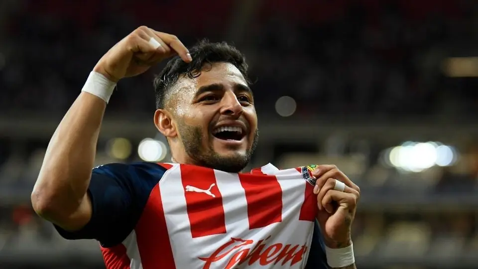 Renovación de Alexis Vega con Chivas, por buen camino, según Peláez