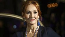 Escuela retira el nombre de JK Rowling de edificio tras ser señalada por transfobia