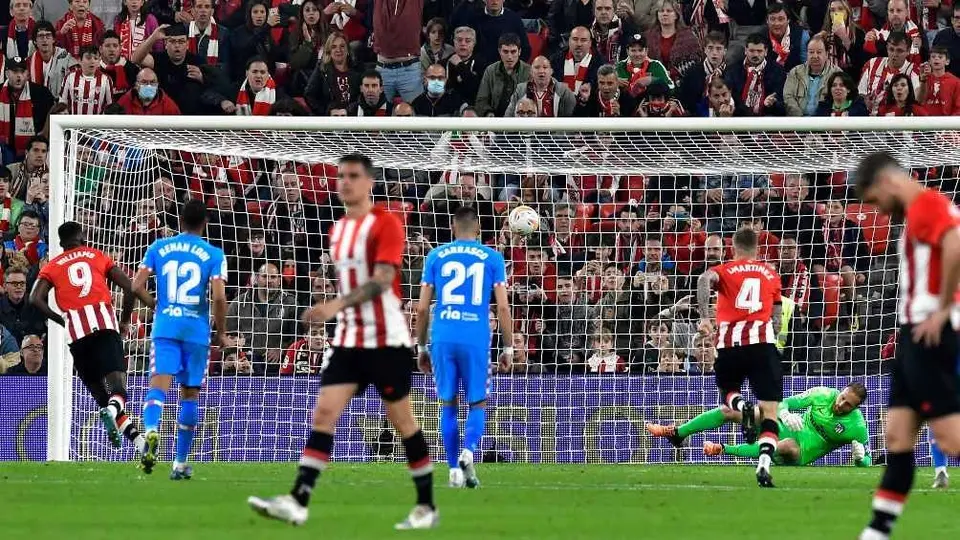 Héctor Herrera: El mexicano cometió penal en la derrota del Atlético sobre el Athletic