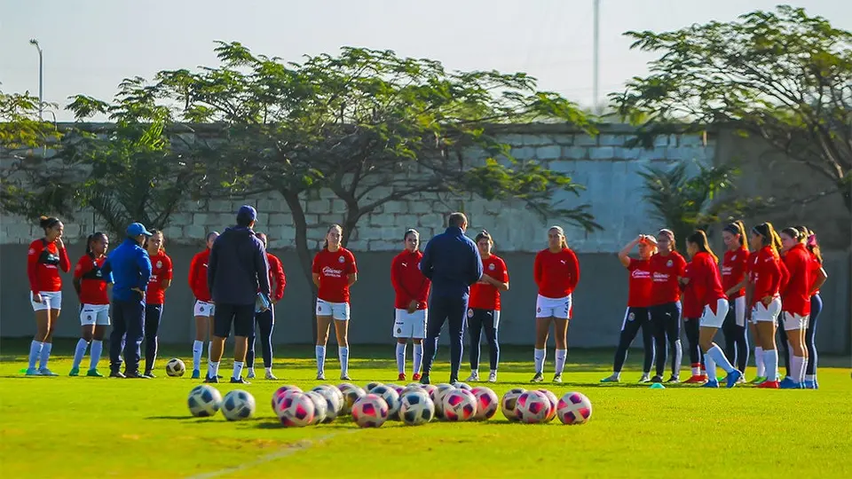 Chivas Femenil: Nelly Simón busca replicar ‘apuesta europea’ por fuerzas básicas