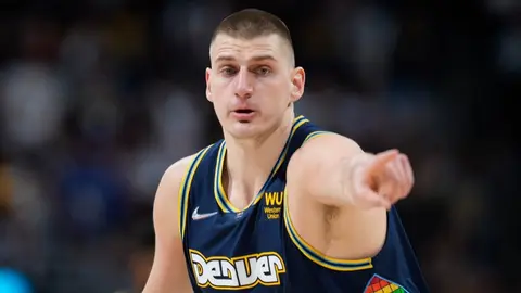 NBA: Denver venció a Golden State para mantener la esperanza de pasar de ronda