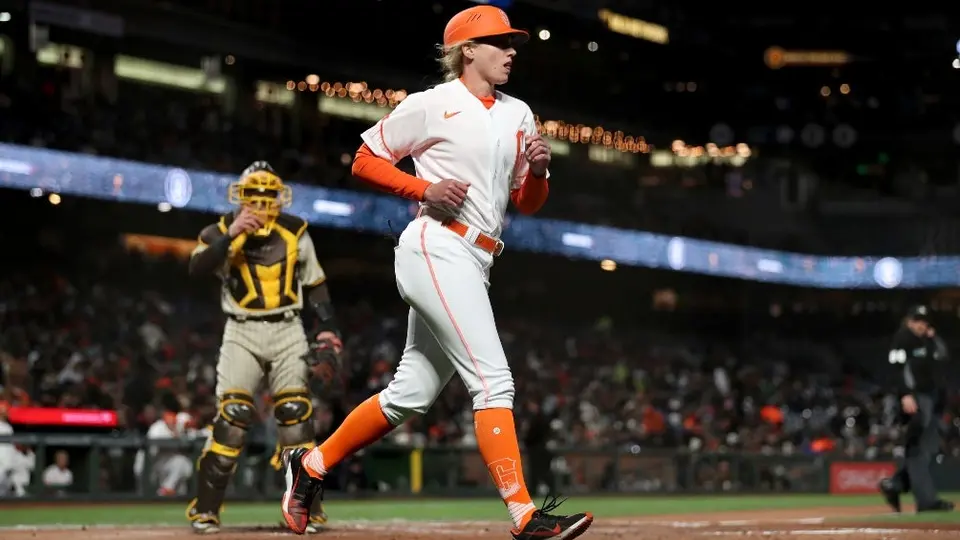 Alyssa Nakken, primera mujer coach de campo en debutar en la MLB