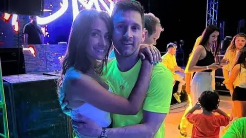 Lionel Messi y Antonela Roccuzzo disfrutan sus vacaciones al ritmo de cumbia