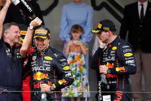 Checo Pérez a Chris Horner tras ganar el GP de Mónaco: ‘Probablemente firmé antes’