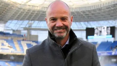 Luis García debuta como DT y lo proponen para asumir el banquillo de Chivas y América