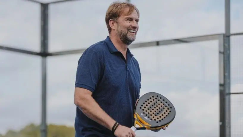Jürgen Klopp cambió el futbol por el pádel para campaña promocional