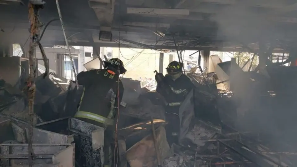 FES Zaragoza: Reportaron explosión e incendio dentro de un laboratorio; dejó tres heridos