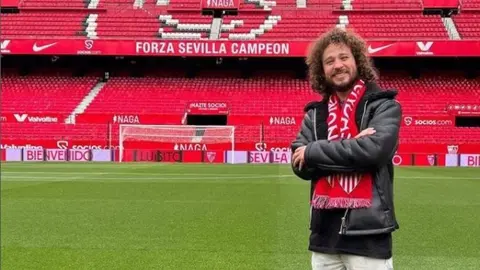 Luisito Comunica: Invitado especial en el derbi entre el Sevilla y el Betis