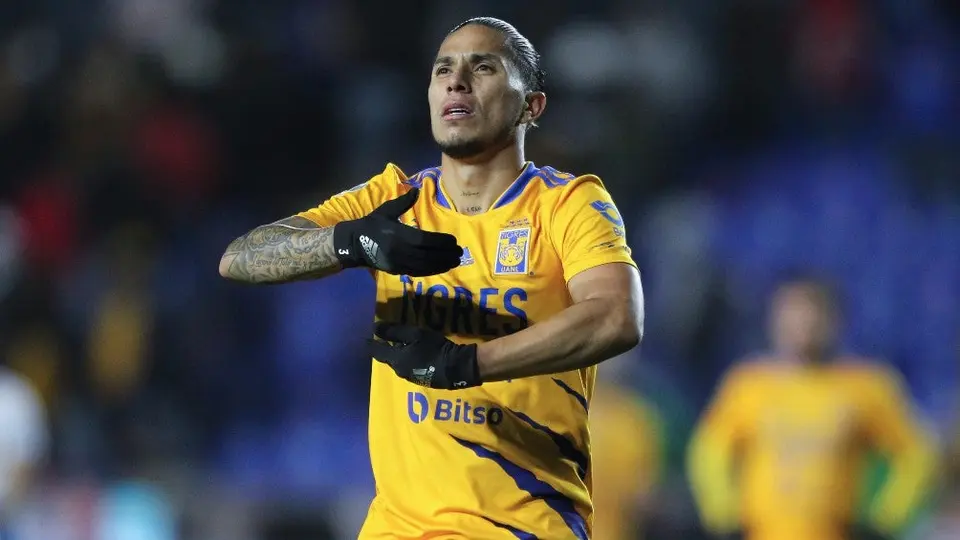 Carlos Salcedo cerró trato con el Toronto FC, aseguró David Medrano Félix