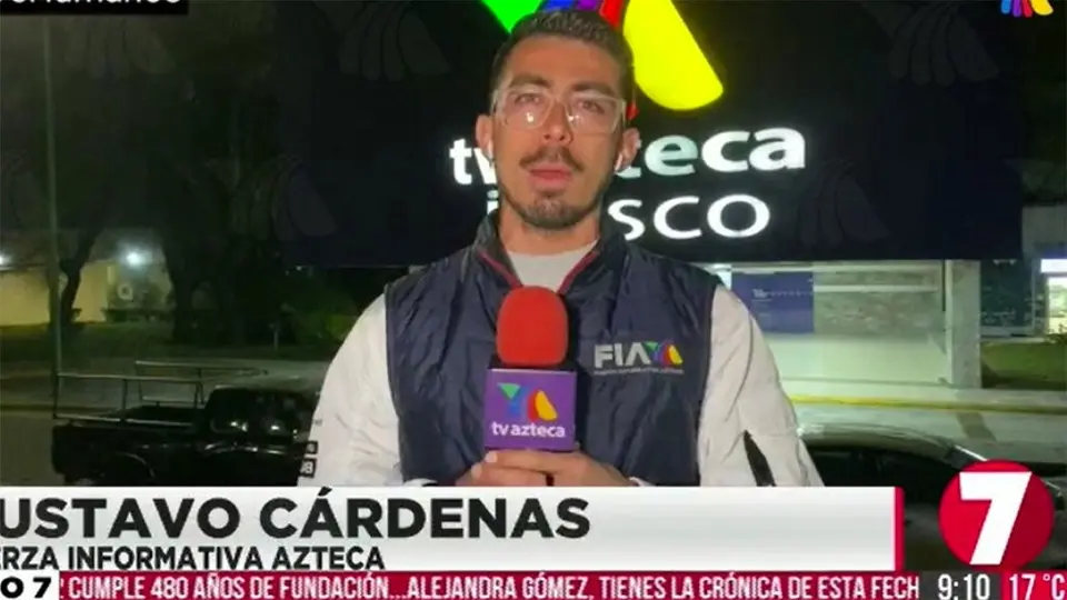 Reportero confundió TV Azteca con Televisa en vivo; lo comparan con Pedro Sola