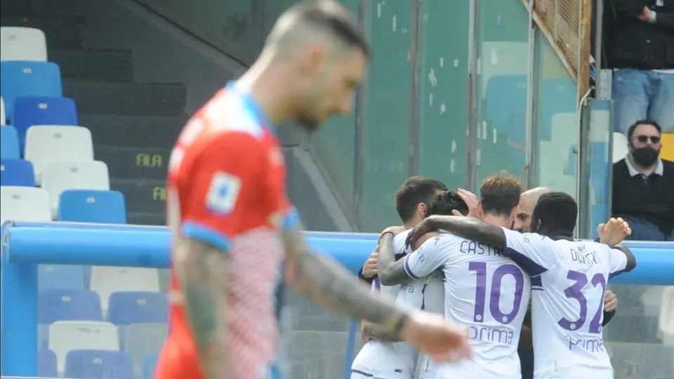 Chucky Lozano: Napoli cae ante una implacable Fiorentina