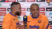 Video: Memphis Depay 'incomodó' a Dani Alves tras la goleada del Barcelona