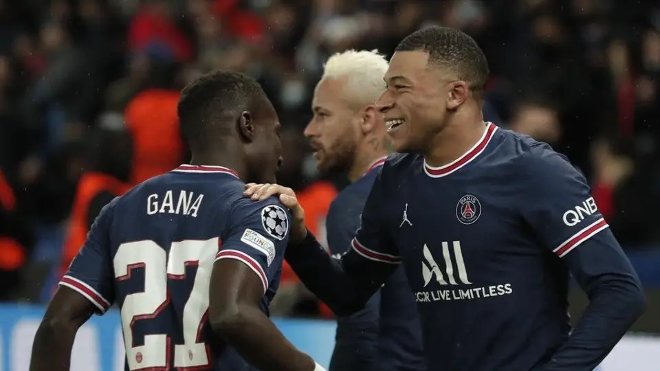 PSG: Gueye recibió insultos racistas tras pisotón a Mbappé