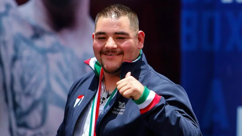 Video: Andy Ruiz y Christian Nodal pasearon juntos por las calles de Las Vegas