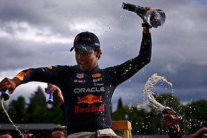 Checo Pérez: Red Bull festejó en grande el 1-2 de Verstappen y el mexicano