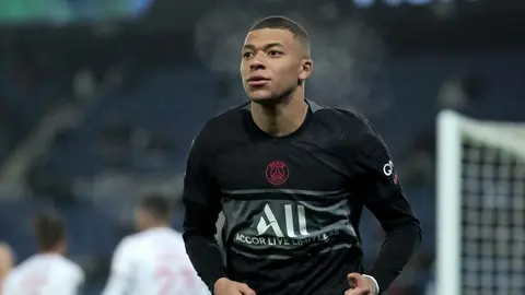 Ligue 1: Mbappé guio al PSG a nuevo triunfo contra el Brest