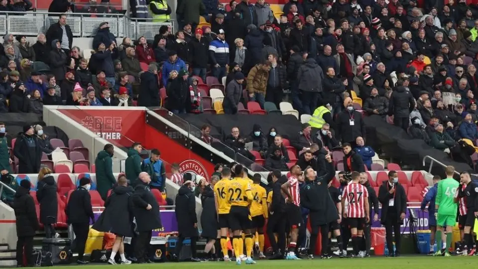 Premier League: Brentford vs Wolves fue suspendido unos minutos por un dron