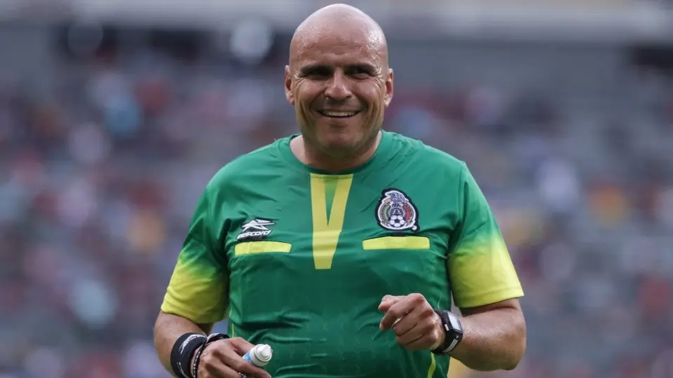 América: Paco Chacón se burló de protesta de Santiago Baños contra el arbitraje ante Santos