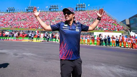 Checo Pérez bromeó sobre el sueldo de Verstappen: ‘¿Eso va a ganar? Que se moche’