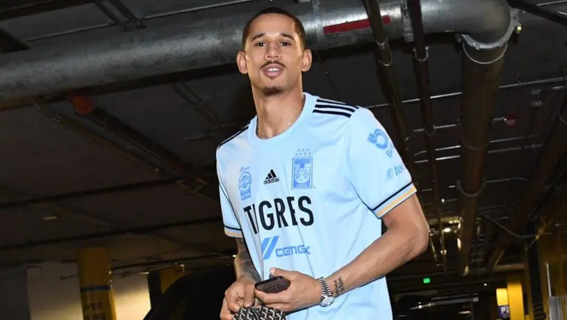NBA: Juan Toscano llegó al Warriors vs Jazz con playera de Tigres