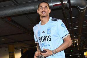 NBA: Juan Toscano llegó al Warriors vs Jazz con playera de Tigres