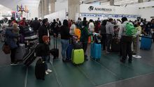 CDMX: Cancelan decenas de vuelos en el AICM por contagios en personal de aerolíneas