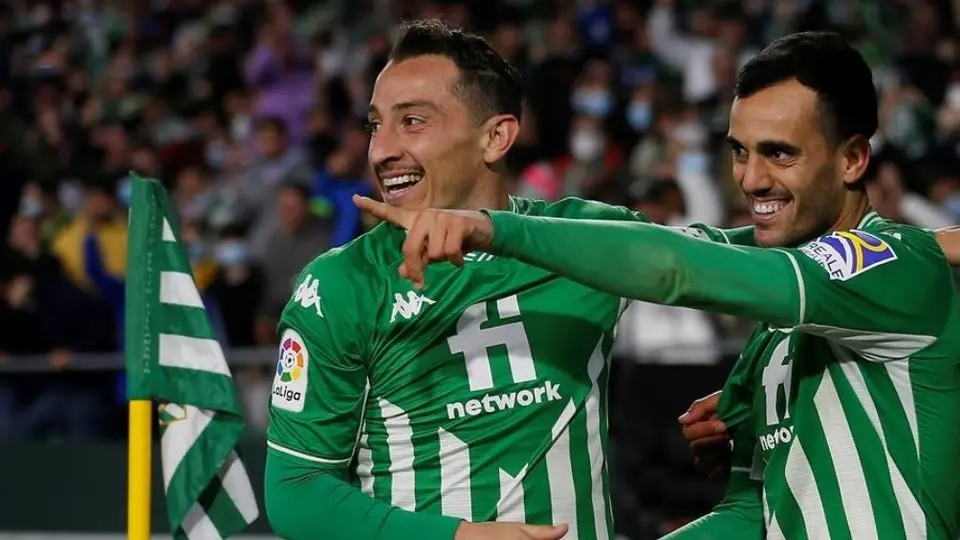 Borja Iglesias sobre renovación de Guardado: 'Ojalá siga más tiempo; es un líder en el campo'