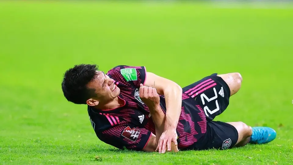 Chucky Lozano fue captado inmovilizado tras sesión en el Napoli