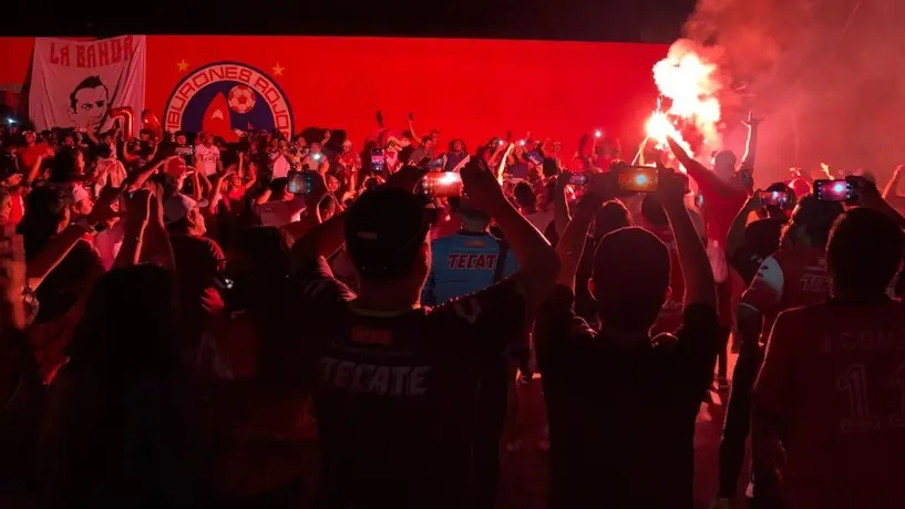 Tiburones Rojos: Aficionados se reunieron en el Pirata Fuente para celebrar el aniversario del equipo