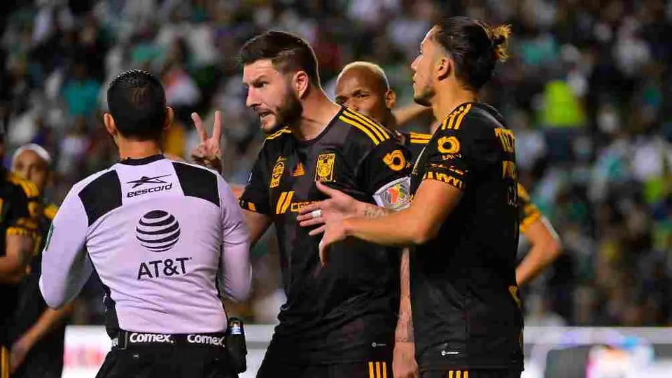 Brizio sobre Gignac: ‘Nunca ha insultado a un árbitro’