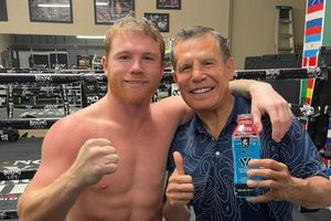 Canelo Álvarez: Julio César Chávez visitó al púgil previo a la pelea vs Bivol