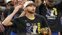 Curry tras ser MVP: "Decían que no estábamos en el radar y estamos con dos trofeos en la mano"